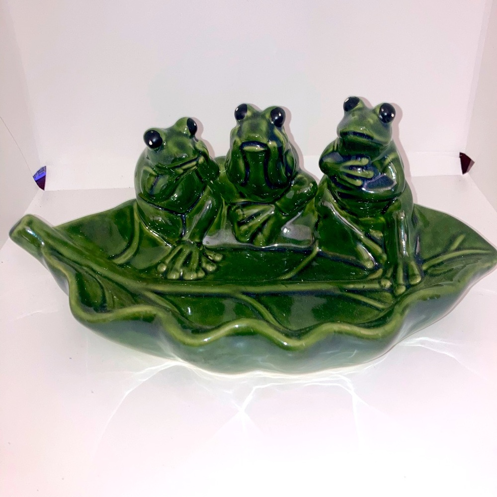Large Glazed Ceramic Green Frog Trio on a Leaf Figurine/Bird Bath